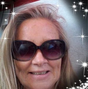 Meet your Posher, Dena